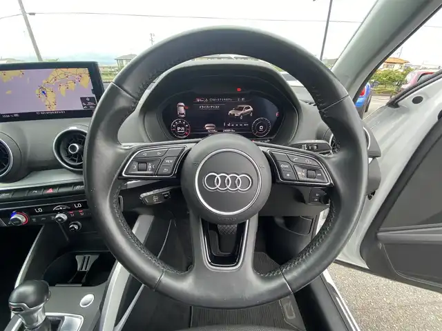 アウディ Ｑ２ 1．0 TFSI スポーツ 福岡県 2017(平29)年 3.4万km 白 ・クルーズコントロール/・純正HDDナビ/USB/Bluetooth/・バックカメラ/・シートヒーター/・社外前後ドライブレコーダー/・フルセグ/・ETC/・純正17AW/・プッシュスタート/・パーキングアシスト/・アイドリングストップ/・スマートキー/・スペアキー/・レーンキープアシスト/・オートライト/・LEDライト