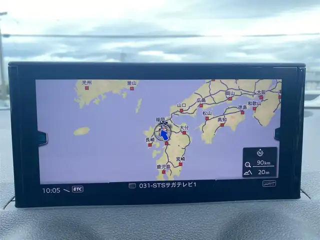 アウディ Ｑ２ 1．0 TFSI スポーツ 福岡県 2017(平29)年 3.4万km 白 ・クルーズコントロール/・純正HDDナビ/USB/Bluetooth/・バックカメラ/・シートヒーター/・社外前後ドライブレコーダー/・フルセグ/・ETC/・純正17AW/・プッシュスタート/・パーキングアシスト/・アイドリングストップ/・スマートキー/・スペアキー/・レーンキープアシスト/・オートライト/・LEDライト