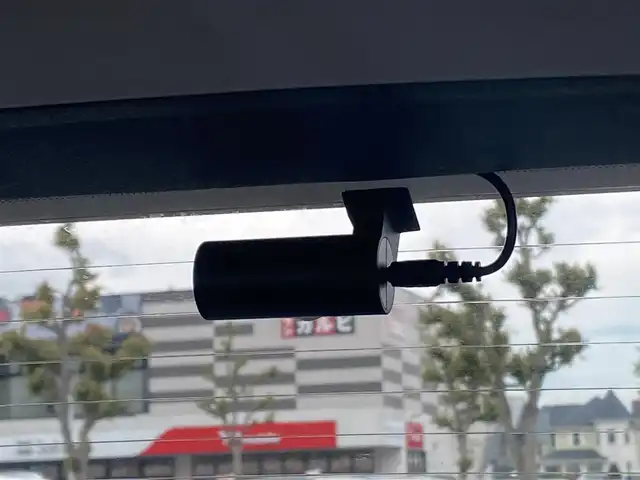 アウディ Ｑ２ 1．0 TFSI スポーツ 福岡県 2017(平29)年 3.4万km 白 ・クルーズコントロール/・純正HDDナビ/USB/Bluetooth/・バックカメラ/・シートヒーター/・社外前後ドライブレコーダー/・フルセグ/・ETC/・純正17AW/・プッシュスタート/・パーキングアシスト/・アイドリングストップ/・スマートキー/・スペアキー/・レーンキープアシスト/・オートライト/・LEDライト