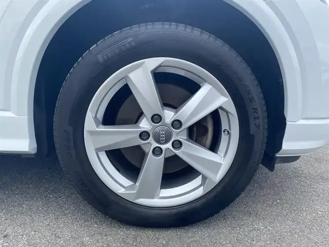 アウディ Ｑ２ 1．0 TFSI スポーツ 福岡県 2017(平29)年 3.4万km 白 ・クルーズコントロール/・純正HDDナビ/USB/Bluetooth/・バックカメラ/・シートヒーター/・社外前後ドライブレコーダー/・フルセグ/・ETC/・純正17AW/・プッシュスタート/・パーキングアシスト/・アイドリングストップ/・スマートキー/・スペアキー/・レーンキープアシスト/・オートライト/・LEDライト