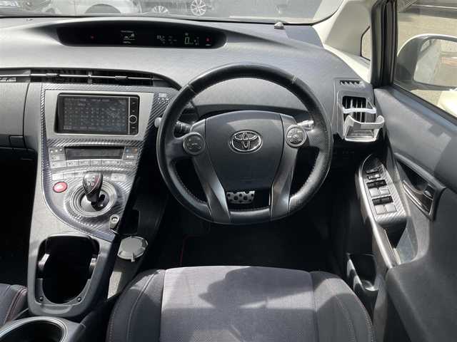 トヨタ プリウス S ツーリングセレ G’s 福岡県 2014(平26)年 11.5万km ホワイトパールクリスタルシャイン (株)IDOMが運営する【じしゃロン八幡西店】の自社ローン専用車両になります。こちらは現金またはオートローンご利用時の価格です。自社ローンご希望の方は別途その旨お申付け下さい/純正HDDナビ(NHZD-W62G)/【Bluetooth・CD・DVD・TV】/純正アルミホイール/純正フロアマット/純正エアロ/バックカメラ/カーテンエアバック/ETC/G’sスタートスイッチ/レーダー探知機/フロントフォグランプ/ウィンカーミラー