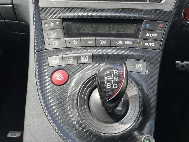 トヨタ プリウス S ツーリングセレ G’s 福岡県 2014(平26)年 11.5万km ホワイトパールクリスタルシャイン (株)IDOMが運営する【じしゃロン八幡西店】の自社ローン専用車両になります。こちらは現金またはオートローンご利用時の価格です。自社ローンご希望の方は別途その旨お申付け下さい/純正HDDナビ(NHZD-W62G)/【Bluetooth・CD・DVD・TV】/純正アルミホイール/純正フロアマット/純正エアロ/バックカメラ/カーテンエアバック/ETC/G’sスタートスイッチ/レーダー探知機/フロントフォグランプ/ウィンカーミラー