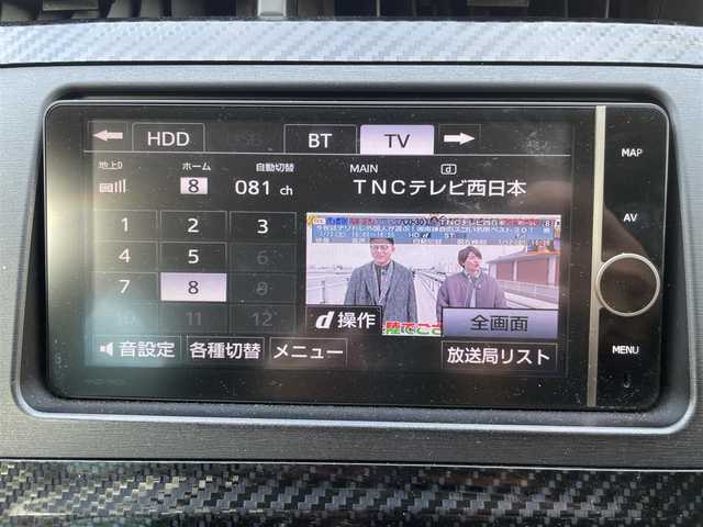 トヨタ プリウス S ツーリングセレ G’s 福岡県 2014(平26)年 11.5万km ホワイトパールクリスタルシャイン (株)IDOMが運営する【じしゃロン八幡西店】の自社ローン専用車両になります。こちらは現金またはオートローンご利用時の価格です。自社ローンご希望の方は別途その旨お申付け下さい/純正HDDナビ(NHZD-W62G)/【Bluetooth・CD・DVD・TV】/純正アルミホイール/純正フロアマット/純正エアロ/バックカメラ/カーテンエアバック/ETC/G’sスタートスイッチ/レーダー探知機/フロントフォグランプ/ウィンカーミラー