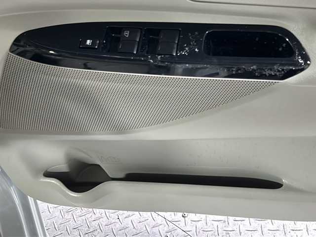 三菱 ｅＫスペース M e－アシスト 沖縄県 2019(令1)年 3万km シルキーホワイト 禁煙車/社外ナビ（CN-E310D）/　ワンセグ　Bluetooth CD　/両側スライドドア/リモコンキー/アイドリングストップ/ドアバイザー/フロアマット/スペアキー1本
