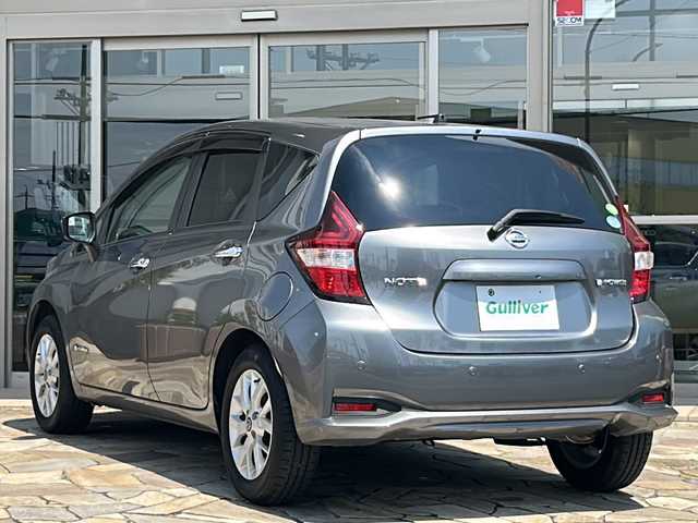 日産 ノート e－パワー X 静岡県 2020(令2)年 6.1万km ダークメタルグレー エマージェンシーブレーキ/・衝突軽減ブレーキ/・先行車発進お知らせ機能/・クリアランスソナー/純正ナビ/・フルセグTV/・CD/DVD/Bluetooth/ラジオ/主要装備/・インテリジェントキー/・プッシュスタート/・ステアリングリモコン/・オートライト