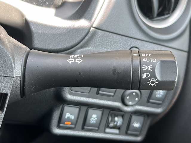 日産 ノート e－パワー X 静岡県 2020(令2)年 6.1万km ダークメタルグレー エマージェンシーブレーキ/・衝突軽減ブレーキ/・先行車発進お知らせ機能/・クリアランスソナー/純正ナビ/・フルセグTV/・CD/DVD/Bluetooth/ラジオ/主要装備/・インテリジェントキー/・プッシュスタート/・ステアリングリモコン/・オートライト