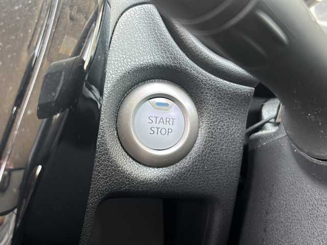 日産 ノート e－パワー X 静岡県 2020(令2)年 6.1万km ダークメタルグレー エマージェンシーブレーキ/・衝突軽減ブレーキ/・先行車発進お知らせ機能/・クリアランスソナー/純正ナビ/・フルセグTV/・CD/DVD/Bluetooth/ラジオ/主要装備/・インテリジェントキー/・プッシュスタート/・ステアリングリモコン/・オートライト