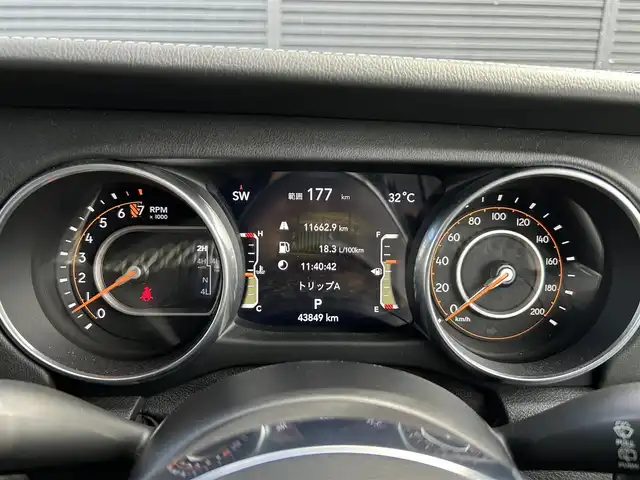 クライスラー・ジープ ジープ ラングラー アンリミテッド サハラ 茨城県 2019(令1)年 4.4万km ブライトホワイトクリアコート 衝突軽減Ｂ　/ＡＣＣ　/ＢＳＭ　/Ｆ／Ｓ／Ｂカメラ　/ＡＬＰＩＮＥプレミアムサウンド　/黒革　/シートヒーター　/ヒーテッドステアリング　/ナビ　/ＴＶ　/ＢＴ　/ＣａｒＰｌａｙ　/ＵＳＢ　/ＬＥＤヘッドライト　/ＥＴＣ２．０　/前後ドラレコ　/禁煙車