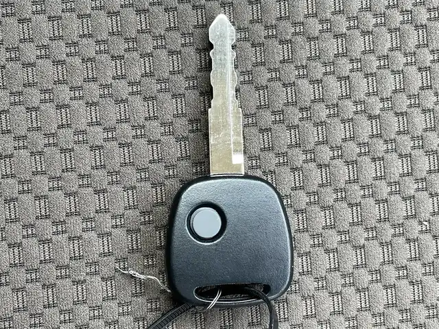 スズキ エブリイ JOIN 兵庫県 2023(令5)年 0.1千km ブルーイッシュブラックパール3 パートタイム４WD/CD/FM/AM/M’sキャンパー製キャンピングキット/左右サイドシェルフ/オーバーヘッドシェルフ/床下収納ベッドキット/リクライニング可能ベッドマット/シンク/電動蛇口/給水/排水タンク/室内コンセント/左右はね上げ式テーブル/ソーラーパネル/車外テーブル/Jackery製ポータブル電源/外部電源入力システム/通常時、リヤシート使用可能/デュアルカメラブレーキサポート/レーンキープ/横滑り防止装置/オートライト