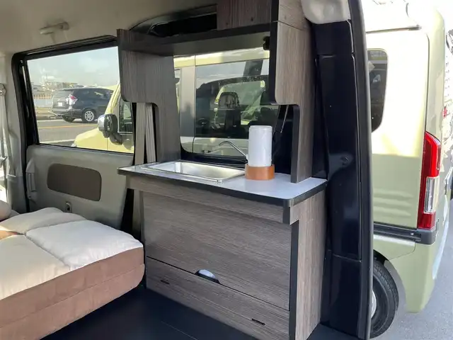 スズキ エブリイ JOIN 兵庫県 2023(令5)年 0.1千km ブルーイッシュブラックパール3 パートタイム４WD/CD/FM/AM/M’sキャンパー製キャンピングキット/左右サイドシェルフ/オーバーヘッドシェルフ/床下収納ベッドキット/リクライニング可能ベッドマット/シンク/電動蛇口/給水/排水タンク/室内コンセント/左右はね上げ式テーブル/ソーラーパネル/車外テーブル/Jackery製ポータブル電源/外部電源入力システム/通常時、リヤシート使用可能/デュアルカメラブレーキサポート/レーンキープ/横滑り防止装置/オートライト