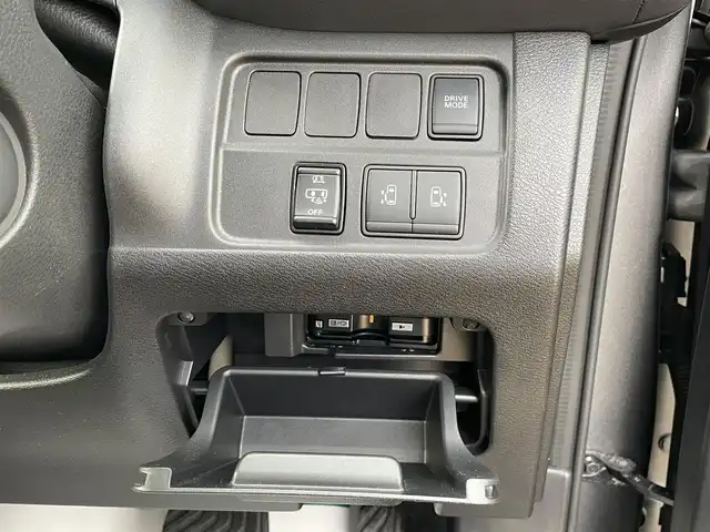 日産 セレナ e-パワー オーテック スポーツスペック 宮崎県 2021(令3)年 7.1万km ダークメタルグレー ワンオーナー/純正10型ナビ/　(Bluetooth/CD/DVD)/フルセグTV/両側ハンズフリーパワスラドア/インテリジェントアラウンドビューモニター/ドライブレコーダー/プロパイロット/ソナー機能/全方位運転支援システム/・インテリジェントエマージェンシーブレーキ/・標識検知機能/・前方衝突予測警報/・踏み間違い衝突防止アシスト/・車線逸脱防止支援システム/・後側方車両検知警報/・後側方衝突防止支援システム/・ふらつき警報/アダプティブLEDヘッドランプ/デュアルオートエアコン/本革巻きステアリング/ツートーン合皮シート/スマートアップ3列目シート/純正17インチアルミホイール/インテリジェントキー/プッシュパワースターター/禁煙車