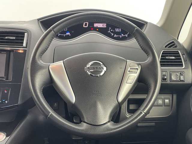 日産 セレナ ハイウェイスター Sハイブリッド 鹿児島県 2012(平24)年 5.5万km スーパーブラック 禁煙車/社外ナビ/・AM/FM/CD/DVD/Bluetooth/フルセグ/クルーズコントロール/オートライト/電動格納ミラー/ウィンカーミラー/バックカメラ/純正フロアマット/アイドリングストップ/両側パワースライドドア/ウィンカーミラー/オートライト/サンシェード/ETC/純正16インチAW