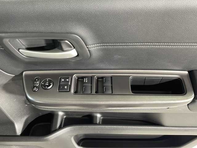 ホンダ フリード ハイブリット G ホンダセンシング 沖縄県 2020(令2)年 4万km プラチナホワイトパール 県外仕入/禁煙車/6人乗り/純正ナビ/　フルセグTV/Bluetooth/CD/DVD/ナビ装着用スペシャルパッケージ/両側パワースライドドア/ホンダセンシング/・衝突軽減ブレーキシステム/・路外逸脱抑制機能/・オートクルーズコントロール/前後ドラレコ/Cパッケージ/Sパッケージ/LEDヘッドライト/スマートキー/プッシュスタート/ETC/ハーフレザーシート