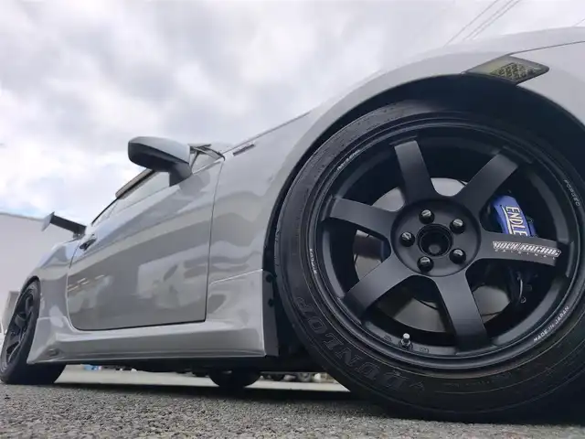 トヨタ ８６ GT 熊本県 2014(平26)年 4.9万km スターリングシルバー TRDエアロ/RAYS VOLKRACING17インチアルミホイール/HKSマフラー/HKS車高調/NARDIステアリング/VOLTEXリアウィング/ENDLESSブレーキキャリパー/社外テール/純正ナビ/【フルセグTV/CD/DVD/SD/BT】/バックカメラ/前後ドライブレコーダー/TVキャンセラー/ETC/LEDオートヘッドライト/スマートキー/プッシュスタート/取扱説明書(車両・ナビ)/純正ステアリング積込/純正テールランプ積込