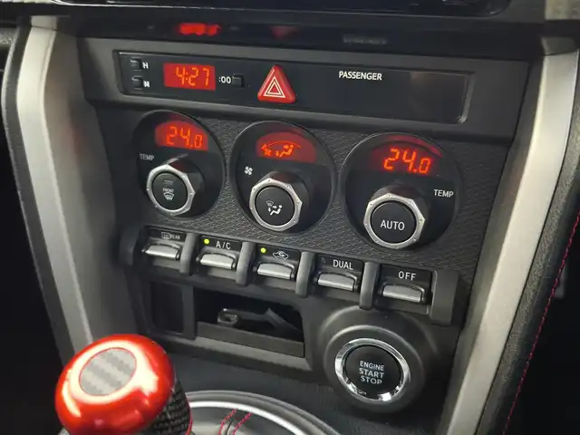 トヨタ ８６ GT 熊本県 2014(平26)年 4.9万km スターリングシルバー TRDエアロ/RAYS VOLKRACING17インチアルミホイール/HKSマフラー/HKS車高調/NARDIステアリング/VOLTEXリアウィング/ENDLESSブレーキキャリパー/社外テール/純正ナビ/【フルセグTV/CD/DVD/SD/BT】/バックカメラ/前後ドライブレコーダー/TVキャンセラー/ETC/LEDオートヘッドライト/スマートキー/プッシュスタート/取扱説明書(車両・ナビ)/純正ステアリング積込/純正テールランプ積込
