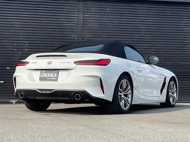 ＢＭＷ ＢＭＷ Ｚ４ sDrive20i Mスポーツ 三重県 2023(令5)年 2.9万km アルピンホワイトⅢ 地デジＴＶ　/ヴァーネスカマグマレッドシート　/ＨＵＤ　/ｈａｒｍａｎ／ｋａｒｄｏｎ　/黒幌　/ＡＣＣ　/ワイヤレスカープレイ　/ワイヤレスチャージ　/ライブコックピット　/バックカメラ　/ＥＴＣ　/レーダー探知機　/ＬＥＤ