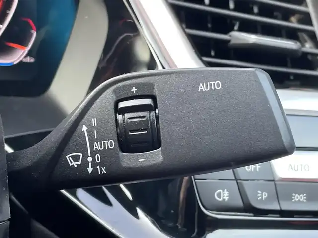 ＢＭＷ ＢＭＷ Ｚ４ sDrive20i Mスポーツ 三重県 2023(令5)年 2.9万km アルピンホワイトⅢ 地デジＴＶ　/ヴァーネスカマグマレッドシート　/ＨＵＤ　/ｈａｒｍａｎ／ｋａｒｄｏｎ　/黒幌　/ＡＣＣ　/ワイヤレスカープレイ　/ワイヤレスチャージ　/ライブコックピット　/バックカメラ　/ＥＴＣ　/レーダー探知機　/ＬＥＤ