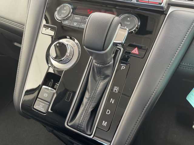 三菱 デリカＤ：５ ブラックエディション 愛知県 2025(令7)年 0.1千km ホワイトダイヤモンド 登録済未使用車/純正11型ナビ/両側パワースライドドア/レーダークルーズコントロール/シートヒーター/バックカメラ/電動リアゲート/パワーシート/コーナーセンサー/純正アルミホイール/ブラインドスポットモニター/LEDヘッドライト/パドルシフト/ステアリングヒーター/オートマチックハイビーム/衝突軽減システム/フルセグ/CD DVD/Bluetooth/ステアリングスイッチ/スマートキー/プッシュスタート