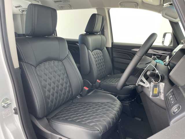 三菱 デリカＤ：５ ブラックエディション 愛知県 2025(令7)年 0.1千km ホワイトダイヤモンド 登録済未使用車/純正11型ナビ/両側パワースライドドア/レーダークルーズコントロール/シートヒーター/バックカメラ/電動リアゲート/パワーシート/コーナーセンサー/純正アルミホイール/ブラインドスポットモニター/LEDヘッドライト/パドルシフト/ステアリングヒーター/オートマチックハイビーム/衝突軽減システム/フルセグ/CD DVD/Bluetooth/ステアリングスイッチ/スマートキー/プッシュスタート