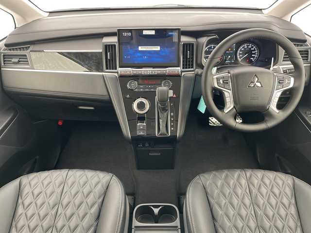 三菱 デリカＤ：５ ブラックエディション 愛知県 2025(令7)年 0.1千km ホワイトダイヤモンド 登録済未使用車/純正11型ナビ/両側パワースライドドア/レーダークルーズコントロール/シートヒーター/バックカメラ/電動リアゲート/パワーシート/コーナーセンサー/純正アルミホイール/ブラインドスポットモニター/LEDヘッドライト/パドルシフト/ステアリングヒーター/オートマチックハイビーム/衝突軽減システム/フルセグ/CD DVD/Bluetooth/ステアリングスイッチ/スマートキー/プッシュスタート