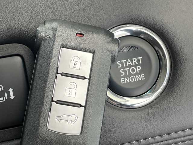 三菱 デリカＤ：５ ブラックエディション 愛知県 2025(令7)年 0.1千km ホワイトダイヤモンド 登録済未使用車/純正11型ナビ/両側パワースライドドア/レーダークルーズコントロール/シートヒーター/バックカメラ/電動リアゲート/パワーシート/コーナーセンサー/純正アルミホイール/ブラインドスポットモニター/LEDヘッドライト/パドルシフト/ステアリングヒーター/オートマチックハイビーム/衝突軽減システム/フルセグ/CD DVD/Bluetooth/ステアリングスイッチ/スマートキー/プッシュスタート