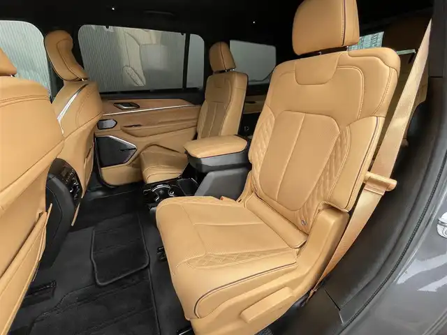 クライスラー・ジープ ジープ グランドチェロキーＬ サミット リザーブ 長野県 2022(令4)年 5.8万km ガンＭ 1オーナー/パノラミックサンルーフ /マッキントッシュサウンド /エアサス /本革シート /シートヒーター /ベンチレーション /シートマッサージ/ステアリングヒーター /AppleCarPlay /AndroidAuto/電動格納3列シート /LEDヘッドライト /21インチAW /純正HDDナビ（AM/FA/BT）/フルセグTV/360°カメラ /DインナーM