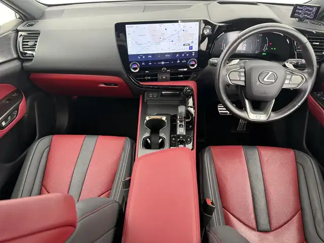 レクサス ＮＸ 350h Fスポーツ 愛知県 2023(令5)年 3万km ホワイトノーヴァガラスフレーク レクサスセーフティ＋/　・プリクラッシュセーフティ/　・レーンキープアシスト/　・アダプティブクルーズコントロール/　・ブラインドスポットモニタ/ワンオーナー/パノラマルーフ/純正ナビ/　ーBT/フルセグTV/USB/AppleCarPlay/AndroidAuto/全周囲カメラ/ＥＴＣ２．０/前後ドラレコ/赤革シート/シートヒーター／ベンチレーション/パドルシフト/純正２０インチアルミ/スマートキー×２