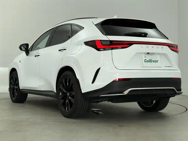 レクサス ＮＸ 350h Fスポーツ 愛知県 2023(令5)年 3万km ホワイトノーヴァガラスフレーク レクサスセーフティ＋/　・プリクラッシュセーフティ/　・レーンキープアシスト/　・アダプティブクルーズコントロール/　・ブラインドスポットモニタ/ワンオーナー/パノラマルーフ/純正ナビ/　ーBT/フルセグTV/USB/AppleCarPlay/AndroidAuto/全周囲カメラ/ＥＴＣ２．０/前後ドラレコ/赤革シート/シートヒーター／ベンチレーション/パドルシフト/純正２０インチアルミ/スマートキー×２