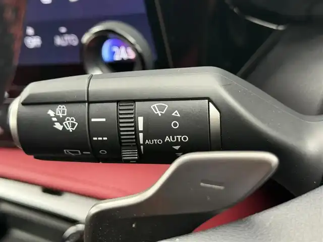 レクサス ＮＸ 350h Fスポーツ 愛知県 2023(令5)年 3万km ホワイトノーヴァガラスフレーク レクサスセーフティ＋/　・プリクラッシュセーフティ/　・レーンキープアシスト/　・アダプティブクルーズコントロール/　・ブラインドスポットモニタ/ワンオーナー/パノラマルーフ/純正ナビ/　ーBT/フルセグTV/USB/AppleCarPlay/AndroidAuto/全周囲カメラ/ＥＴＣ２．０/前後ドラレコ/赤革シート/シートヒーター／ベンチレーション/パドルシフト/純正２０インチアルミ/スマートキー×２