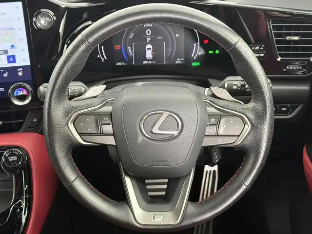 レクサス ＮＸ 350h Fスポーツ 愛知県 2023(令5)年 3万km ホワイトノーヴァガラスフレーク レクサスセーフティ＋/　・プリクラッシュセーフティ/　・レーンキープアシスト/　・アダプティブクルーズコントロール/　・ブラインドスポットモニタ/ワンオーナー/パノラマルーフ/純正ナビ/　ーBT/フルセグTV/USB/AppleCarPlay/AndroidAuto/全周囲カメラ/ＥＴＣ２．０/前後ドラレコ/赤革シート/シートヒーター／ベンチレーション/パドルシフト/純正２０インチアルミ/スマートキー×２