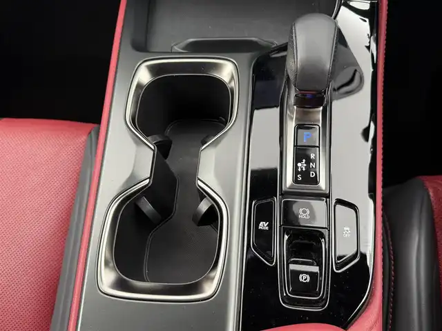 レクサス ＮＸ 350h Fスポーツ 愛知県 2023(令5)年 3万km ホワイトノーヴァガラスフレーク レクサスセーフティ＋/　・プリクラッシュセーフティ/　・レーンキープアシスト/　・アダプティブクルーズコントロール/　・ブラインドスポットモニタ/ワンオーナー/パノラマルーフ/純正ナビ/　ーBT/フルセグTV/USB/AppleCarPlay/AndroidAuto/全周囲カメラ/ＥＴＣ２．０/前後ドラレコ/赤革シート/シートヒーター／ベンチレーション/パドルシフト/純正２０インチアルミ/スマートキー×２