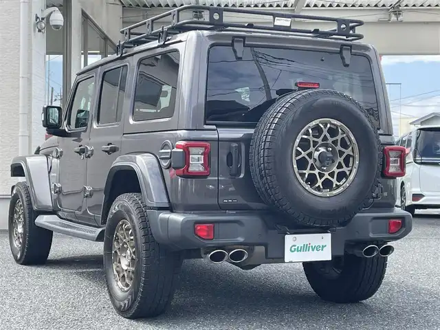 クライスラー・ジープ ジープ ラングラー アンリミテッド サハラ 埼玉県 2020(令2)年 5.1万km グラニトクリスタル ディーラー点検記録R3:4:5:6年/・ワンオーナー/・リフトアップ1インチ（ジェップセン）/・社外マフラー4本（ジェップセン）/・スミッティビルドキャリア/・純正ナビ・フルセグTV（TV/BT/USB/AUX）/・バックカメラ/・サイドカメラ/・フロントカメラ/.前後ドライブレコーダー/・ETC2.0/・運転席助手席シートヒーター/・スタアリングヒーター/・リアコンビネーションLEDランプ/・LEDヘッドライト/・オートライト/・純正フロアマット/・純正カバー/・ブラインドスポットモニター/・アイドリングストップ/・車載サマータイヤ付き社外MKW17インチアルミ/　ジオランダー夏タイヤ付き×5