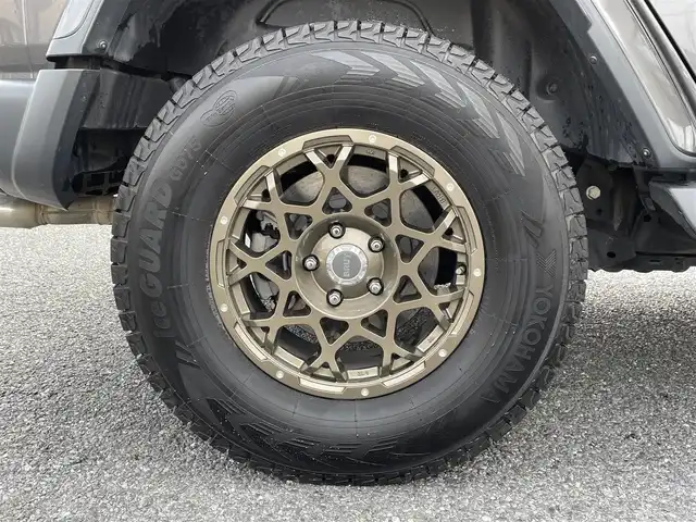 クライスラー・ジープ ジープ ラングラー アンリミテッド サハラ 埼玉県 2020(令2)年 5.1万km グラニトクリスタル ディーラー点検記録R3:4:5:6年/・ワンオーナー/・リフトアップ1インチ（ジェップセン）/・社外マフラー4本（ジェップセン）/・スミッティビルドキャリア/・純正ナビ・フルセグTV（TV/BT/USB/AUX）/・バックカメラ/・サイドカメラ/・フロントカメラ/.前後ドライブレコーダー/・ETC2.0/・運転席助手席シートヒーター/・スタアリングヒーター/・リアコンビネーションLEDランプ/・LEDヘッドライト/・オートライト/・純正フロアマット/・純正カバー/・ブラインドスポットモニター/・アイドリングストップ/・車載サマータイヤ付き社外MKW17インチアルミ/　ジオランダー夏タイヤ付き×5