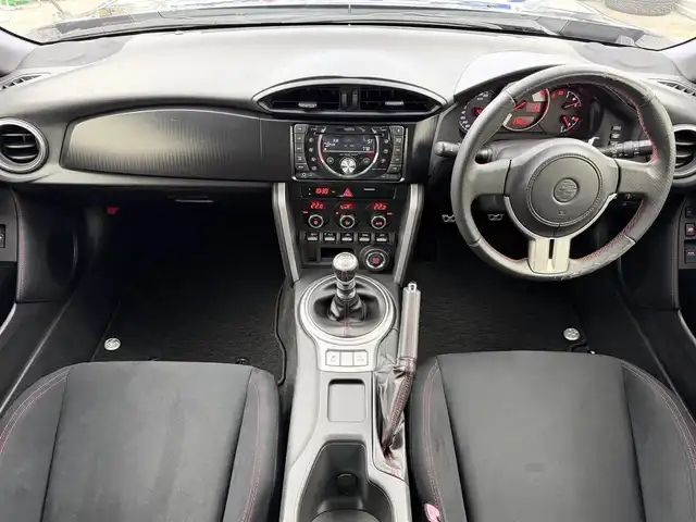 トヨタ ８６ GT 愛知県 2013(平25)年 2.8万km クリスタルブラックシリカ 6速MT/純正カーオーディオ/ドライブレコーダー/革巻きステアリング/プッシュスタート/オートエアコン/ビークル・スタビリティ・コントロール/ヒルスタートアシストコントロール/HIDヘッドライト/フォグランプ/純正17インチアルミホイール/スマートキー/取扱説明書