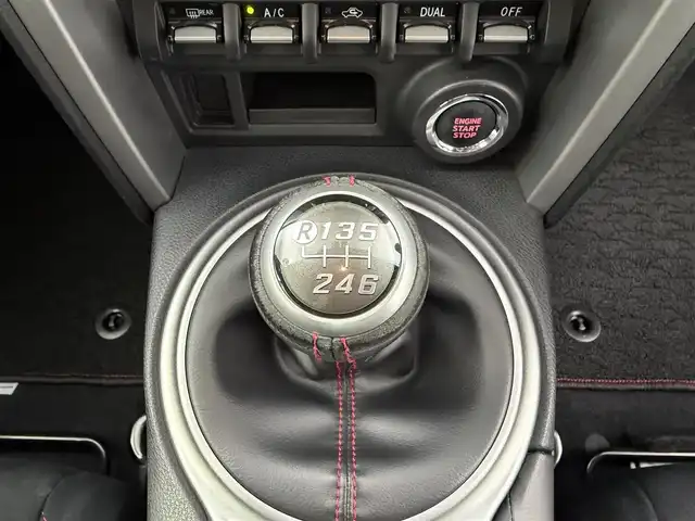 トヨタ ８６ GT 愛知県 2013(平25)年 2.8万km クリスタルブラックシリカ 6速MT/純正カーオーディオ/ドライブレコーダー/革巻きステアリング/プッシュスタート/オートエアコン/ビークル・スタビリティ・コントロール/ヒルスタートアシストコントロール/HIDヘッドライト/フォグランプ/純正17インチアルミホイール/スマートキー/取扱説明書
