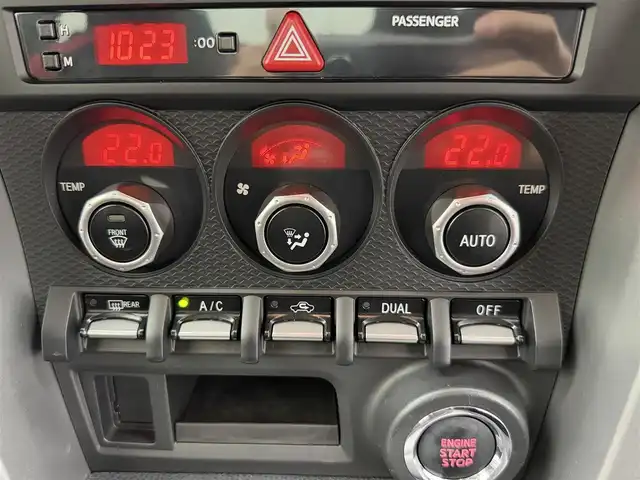 トヨタ ８６ GT 愛知県 2013(平25)年 2.8万km クリスタルブラックシリカ 6速MT/純正カーオーディオ/ドライブレコーダー/革巻きステアリング/プッシュスタート/オートエアコン/ビークル・スタビリティ・コントロール/ヒルスタートアシストコントロール/HIDヘッドライト/フォグランプ/純正17インチアルミホイール/スマートキー/取扱説明書