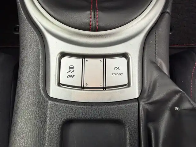 トヨタ ８６ GT 愛知県 2013(平25)年 2.8万km クリスタルブラックシリカ 6速MT/純正カーオーディオ/ドライブレコーダー/革巻きステアリング/プッシュスタート/オートエアコン/ビークル・スタビリティ・コントロール/ヒルスタートアシストコントロール/HIDヘッドライト/フォグランプ/純正17インチアルミホイール/スマートキー/取扱説明書