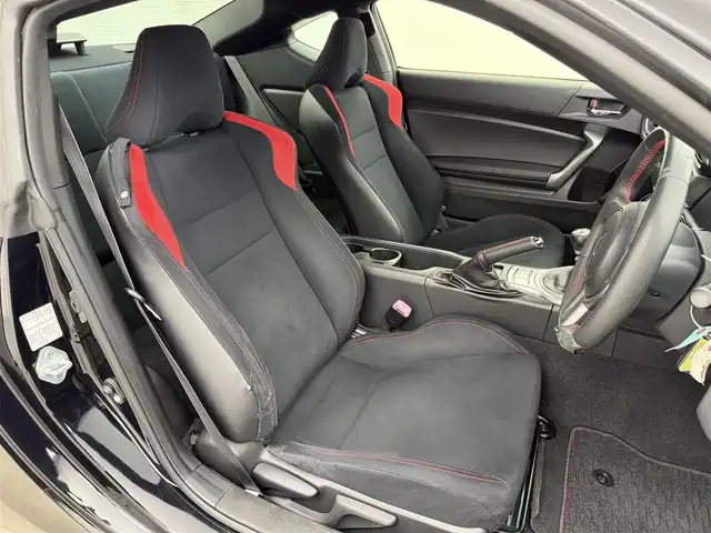 トヨタ ８６ GT 愛知県 2013(平25)年 2.8万km クリスタルブラックシリカ 6速MT/純正カーオーディオ/ドライブレコーダー/革巻きステアリング/プッシュスタート/オートエアコン/ビークル・スタビリティ・コントロール/ヒルスタートアシストコントロール/HIDヘッドライト/フォグランプ/純正17インチアルミホイール/スマートキー/取扱説明書