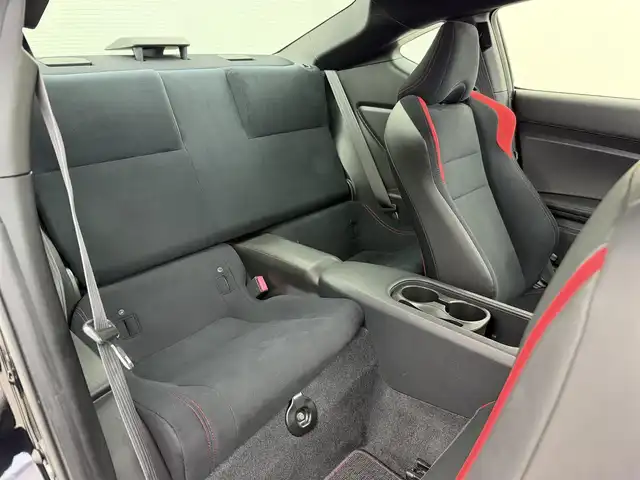 トヨタ ８６ GT 愛知県 2013(平25)年 2.8万km クリスタルブラックシリカ 6速MT/純正カーオーディオ/ドライブレコーダー/革巻きステアリング/プッシュスタート/オートエアコン/ビークル・スタビリティ・コントロール/ヒルスタートアシストコントロール/HIDヘッドライト/フォグランプ/純正17インチアルミホイール/スマートキー/取扱説明書