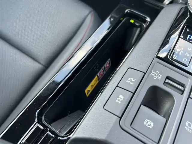 トヨタ プリウス Z 岡山県 2023(令5)年 0.6万km アティチュードブラックマイカ 登録時走行距離　5644km/禁煙車/デイライト付モデリスタエアロ/パノラマルーフ（ガラスルーフ）/純正12.3インチナビ/　(CD/DVD/フルセグTV/Bluetooth)/全方位カメラ/レーダークルーズコントロール(追従走行あり)/後側方車両検知警報(BSM)/衝突被害軽減システム/車線逸脱警報（LDA・LTA）/クリアランスソナー/あんしん降車アシスト/発進遅れ告知機能/標識認識機能（RSA）/ビルトインETC2.0/レザーシート/シートヒーター（D・N席）/エアシート（D・N席）/D席パワーシート/パワーバックドア/ステアリングヒーター/革巻きステアリング/ステアリングスイッチ/純正LEDヘッドライト/フォグライト/オートライト/プッシュスタート/スマートキー/スペアキー×1/アイドリングストップ/純正アルミホイール 19インチ/ウインカーミラー/電動格納ミラー/オートリトラミラー/純正フロアマット/横滑防止装置/盗難防止装置/新車時整備手帳（保証書）