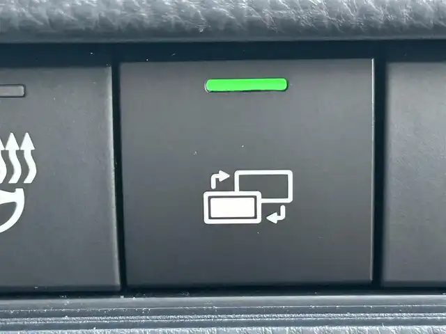 トヨタ プリウス Z 岡山県 2023(令5)年 0.6万km アティチュードブラックマイカ 登録時走行距離　5644km/禁煙車/デイライト付モデリスタエアロ/パノラマルーフ（ガラスルーフ）/純正12.3インチナビ/　(CD/DVD/フルセグTV/Bluetooth)/全方位カメラ/レーダークルーズコントロール(追従走行あり)/後側方車両検知警報(BSM)/衝突被害軽減システム/車線逸脱警報（LDA・LTA）/クリアランスソナー/あんしん降車アシスト/発進遅れ告知機能/標識認識機能（RSA）/ビルトインETC2.0/レザーシート/シートヒーター（D・N席）/エアシート（D・N席）/D席パワーシート/パワーバックドア/ステアリングヒーター/革巻きステアリング/ステアリングスイッチ/純正LEDヘッドライト/フォグライト/オートライト/プッシュスタート/スマートキー/スペアキー×1/アイドリングストップ/純正アルミホイール 19インチ/ウインカーミラー/電動格納ミラー/オートリトラミラー/純正フロアマット/横滑防止装置/盗難防止装置/新車時整備手帳（保証書）