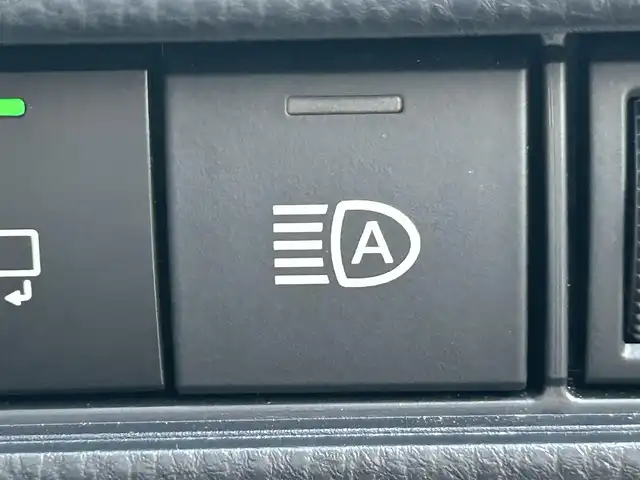 トヨタ プリウス Z 岡山県 2023(令5)年 0.6万km アティチュードブラックマイカ 登録時走行距離　5644km/禁煙車/デイライト付モデリスタエアロ/パノラマルーフ（ガラスルーフ）/純正12.3インチナビ/　(CD/DVD/フルセグTV/Bluetooth)/全方位カメラ/レーダークルーズコントロール(追従走行あり)/後側方車両検知警報(BSM)/衝突被害軽減システム/車線逸脱警報（LDA・LTA）/クリアランスソナー/あんしん降車アシスト/発進遅れ告知機能/標識認識機能（RSA）/ビルトインETC2.0/レザーシート/シートヒーター（D・N席）/エアシート（D・N席）/D席パワーシート/パワーバックドア/ステアリングヒーター/革巻きステアリング/ステアリングスイッチ/純正LEDヘッドライト/フォグライト/オートライト/プッシュスタート/スマートキー/スペアキー×1/アイドリングストップ/純正アルミホイール 19インチ/ウインカーミラー/電動格納ミラー/オートリトラミラー/純正フロアマット/横滑防止装置/盗難防止装置/新車時整備手帳（保証書）