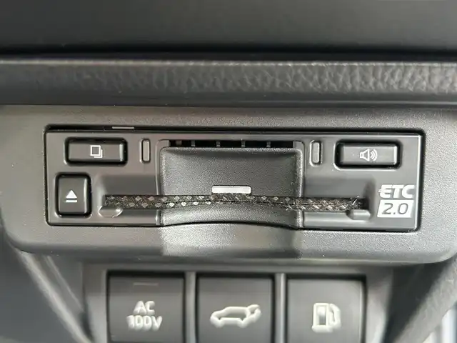 トヨタ プリウス Z 岡山県 2023(令5)年 0.6万km アティチュードブラックマイカ 登録時走行距離　5644km/禁煙車/デイライト付モデリスタエアロ/パノラマルーフ（ガラスルーフ）/純正12.3インチナビ/　(CD/DVD/フルセグTV/Bluetooth)/全方位カメラ/レーダークルーズコントロール(追従走行あり)/後側方車両検知警報(BSM)/衝突被害軽減システム/車線逸脱警報（LDA・LTA）/クリアランスソナー/あんしん降車アシスト/発進遅れ告知機能/標識認識機能（RSA）/ビルトインETC2.0/レザーシート/シートヒーター（D・N席）/エアシート（D・N席）/D席パワーシート/パワーバックドア/ステアリングヒーター/革巻きステアリング/ステアリングスイッチ/純正LEDヘッドライト/フォグライト/オートライト/プッシュスタート/スマートキー/スペアキー×1/アイドリングストップ/純正アルミホイール 19インチ/ウインカーミラー/電動格納ミラー/オートリトラミラー/純正フロアマット/横滑防止装置/盗難防止装置/新車時整備手帳（保証書）