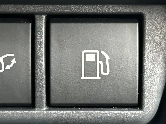 トヨタ プリウス Z 岡山県 2023(令5)年 0.6万km アティチュードブラックマイカ 登録時走行距離　5644km/禁煙車/デイライト付モデリスタエアロ/パノラマルーフ（ガラスルーフ）/純正12.3インチナビ/　(CD/DVD/フルセグTV/Bluetooth)/全方位カメラ/レーダークルーズコントロール(追従走行あり)/後側方車両検知警報(BSM)/衝突被害軽減システム/車線逸脱警報（LDA・LTA）/クリアランスソナー/あんしん降車アシスト/発進遅れ告知機能/標識認識機能（RSA）/ビルトインETC2.0/レザーシート/シートヒーター（D・N席）/エアシート（D・N席）/D席パワーシート/パワーバックドア/ステアリングヒーター/革巻きステアリング/ステアリングスイッチ/純正LEDヘッドライト/フォグライト/オートライト/プッシュスタート/スマートキー/スペアキー×1/アイドリングストップ/純正アルミホイール 19インチ/ウインカーミラー/電動格納ミラー/オートリトラミラー/純正フロアマット/横滑防止装置/盗難防止装置/新車時整備手帳（保証書）