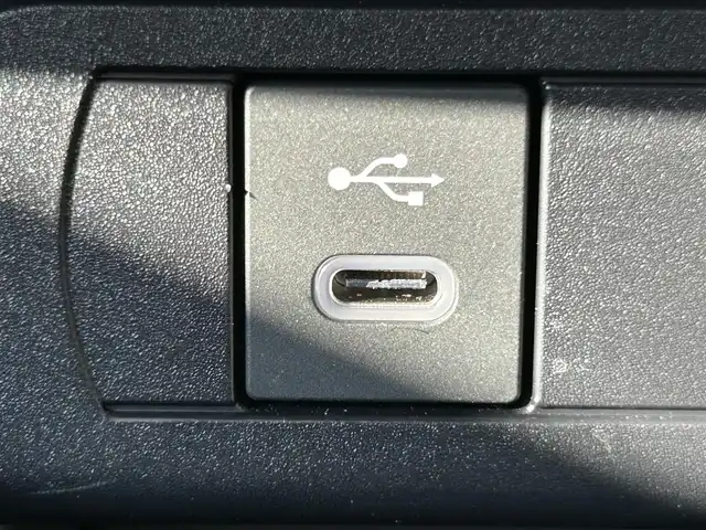 トヨタ プリウス Z 岡山県 2023(令5)年 0.6万km アティチュードブラックマイカ 登録時走行距離　5644km/禁煙車/デイライト付モデリスタエアロ/パノラマルーフ（ガラスルーフ）/純正12.3インチナビ/　(CD/DVD/フルセグTV/Bluetooth)/全方位カメラ/レーダークルーズコントロール(追従走行あり)/後側方車両検知警報(BSM)/衝突被害軽減システム/車線逸脱警報（LDA・LTA）/クリアランスソナー/あんしん降車アシスト/発進遅れ告知機能/標識認識機能（RSA）/ビルトインETC2.0/レザーシート/シートヒーター（D・N席）/エアシート（D・N席）/D席パワーシート/パワーバックドア/ステアリングヒーター/革巻きステアリング/ステアリングスイッチ/純正LEDヘッドライト/フォグライト/オートライト/プッシュスタート/スマートキー/スペアキー×1/アイドリングストップ/純正アルミホイール 19インチ/ウインカーミラー/電動格納ミラー/オートリトラミラー/純正フロアマット/横滑防止装置/盗難防止装置/新車時整備手帳（保証書）