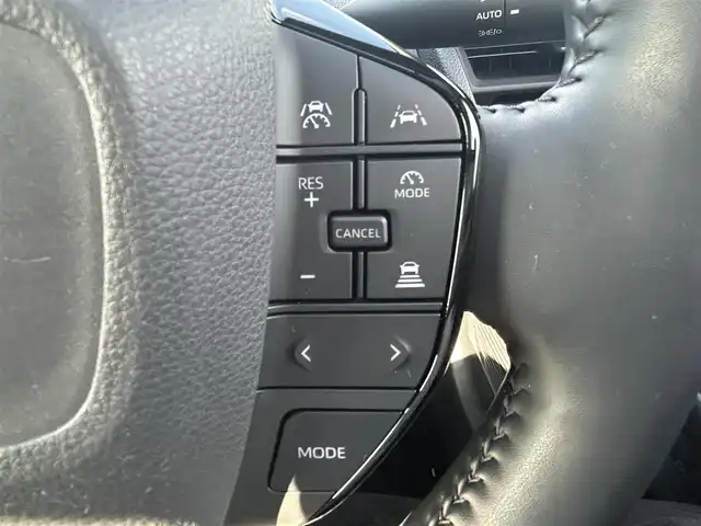 トヨタ プリウス Z 岡山県 2023(令5)年 0.6万km アティチュードブラックマイカ 登録時走行距離　5644km/禁煙車/デイライト付モデリスタエアロ/パノラマルーフ（ガラスルーフ）/純正12.3インチナビ/　(CD/DVD/フルセグTV/Bluetooth)/全方位カメラ/レーダークルーズコントロール(追従走行あり)/後側方車両検知警報(BSM)/衝突被害軽減システム/車線逸脱警報（LDA・LTA）/クリアランスソナー/あんしん降車アシスト/発進遅れ告知機能/標識認識機能（RSA）/ビルトインETC2.0/レザーシート/シートヒーター（D・N席）/エアシート（D・N席）/D席パワーシート/パワーバックドア/ステアリングヒーター/革巻きステアリング/ステアリングスイッチ/純正LEDヘッドライト/フォグライト/オートライト/プッシュスタート/スマートキー/スペアキー×1/アイドリングストップ/純正アルミホイール 19インチ/ウインカーミラー/電動格納ミラー/オートリトラミラー/純正フロアマット/横滑防止装置/盗難防止装置/新車時整備手帳（保証書）