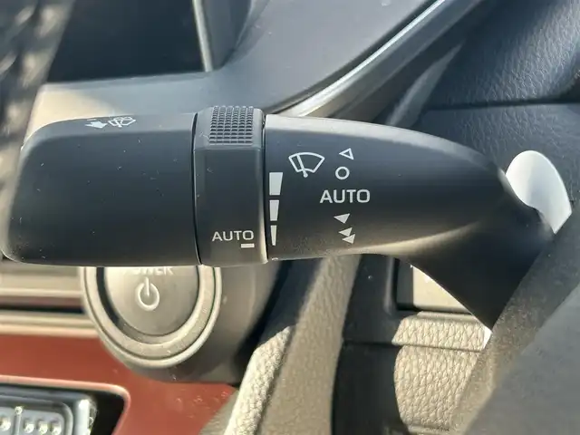 トヨタ プリウス Z 岡山県 2023(令5)年 0.6万km アティチュードブラックマイカ 登録時走行距離　5644km/禁煙車/デイライト付モデリスタエアロ/パノラマルーフ（ガラスルーフ）/純正12.3インチナビ/　(CD/DVD/フルセグTV/Bluetooth)/全方位カメラ/レーダークルーズコントロール(追従走行あり)/後側方車両検知警報(BSM)/衝突被害軽減システム/車線逸脱警報（LDA・LTA）/クリアランスソナー/あんしん降車アシスト/発進遅れ告知機能/標識認識機能（RSA）/ビルトインETC2.0/レザーシート/シートヒーター（D・N席）/エアシート（D・N席）/D席パワーシート/パワーバックドア/ステアリングヒーター/革巻きステアリング/ステアリングスイッチ/純正LEDヘッドライト/フォグライト/オートライト/プッシュスタート/スマートキー/スペアキー×1/アイドリングストップ/純正アルミホイール 19インチ/ウインカーミラー/電動格納ミラー/オートリトラミラー/純正フロアマット/横滑防止装置/盗難防止装置/新車時整備手帳（保証書）