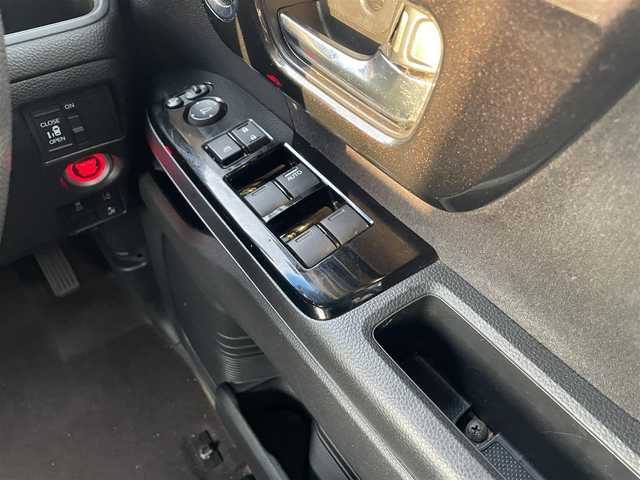 ホンダ Ｎ ＢＯＸ G L ホンダセンシング 長崎県 2019(平31)年 7.1万km クリスタルブラックパール メモリナビ/フルセグテレビ/バックカメラ/CD/DVD/Bluetooth/片側パワースライドドア/ETC/衝突軽減ブレーキ/レーンキープアシスト/オートライト/LEDヘッドライト/電動格納ミラー/アイドリングストップ/ウィンカーミラー/ドアバイザー