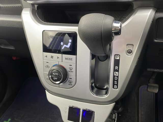 ダイハツ キャスト アクティバ X SAⅡ 栃木県 2017(平29)年 4.5万km フレッシュグリーンM 純正ナビ（NMZK-W67D）/（CD/DVD/Bluetooth/SD/フルセグ）/４WD/バックカメラ/衝突軽減システム/横滑り防止/ETC/ドライブレコーダー/ダウンヒルアシストコントロール/アイドリングストップ/純正フロアマット/ステアリングスイッチ/プッシュスタート/スマートキー