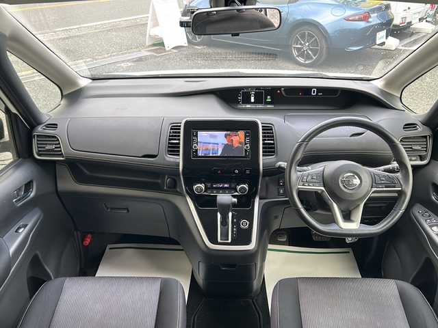 日産 セレナ ハイウェイスター 神奈川県 2017(平29)年 6.9万km ブリリアントホワイトパール ワンオーナー/純正ディーラーナビ/(CD/DVD/SD/AUX/USB/BT/フルセグTV)/全方位カメラ/両側パワースライドドア/エマージェンシーブレーキ/車線逸脱警告/横滑り防止装置/アイドリングストップ/クルーズコントロール/純正エアロ/ETC/前方ドライブレコーダー/オートライト/純正フロアマット/純正ドアバイザー/ISOFIX/スペアキー×1/保証書/取扱説明書